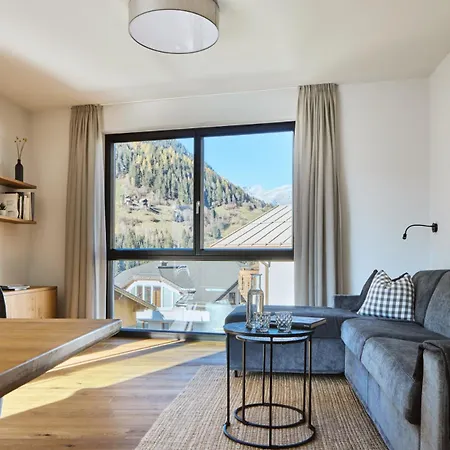 Stilvolle Luxuswohnung In Der Residenz Silvretta Lägenhet *
